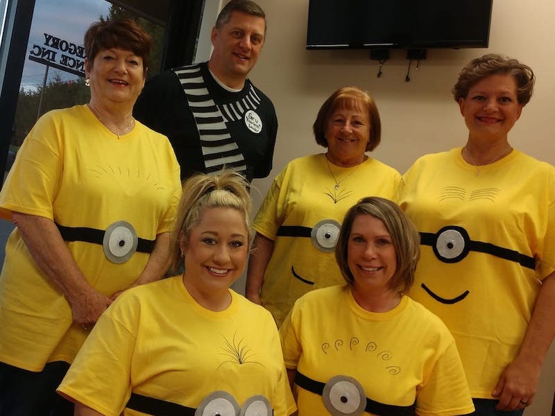 Brilliant group Minions Halloween costume takes the internet by storm -  Dexerto